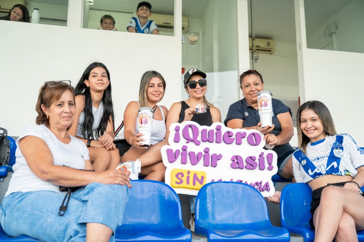 Público unido contra la violencia en canchas de fútbol