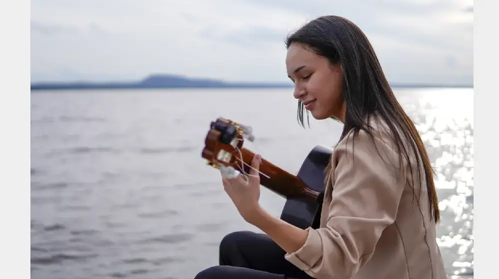 Salma Gómez, joven y embajadora de la guitarra clásica