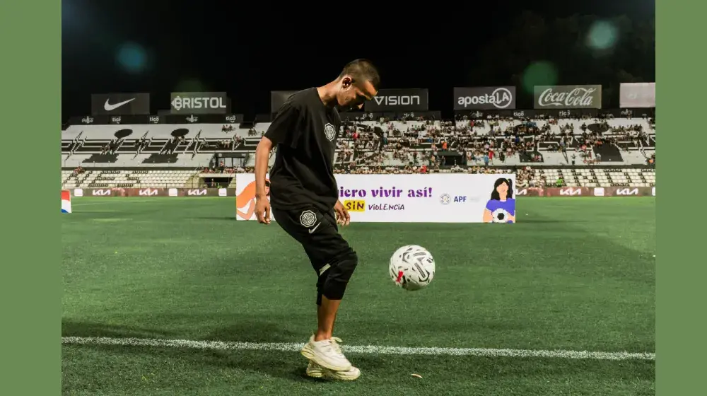 Hoy el fútbol se viste contra la violencia hacia las mujeres